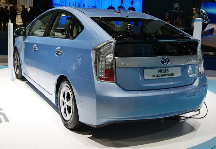 Η διάθεση του υβριδικού Prius που φορτίζει στην πρίζα θα ξεκινήσει στις αρχές του 2012.